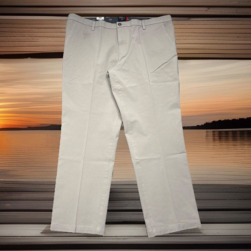 Dockers Classic Fit Workday Khaki Pants Mens 44x32 Measure 44x31.5 Smart 360 New